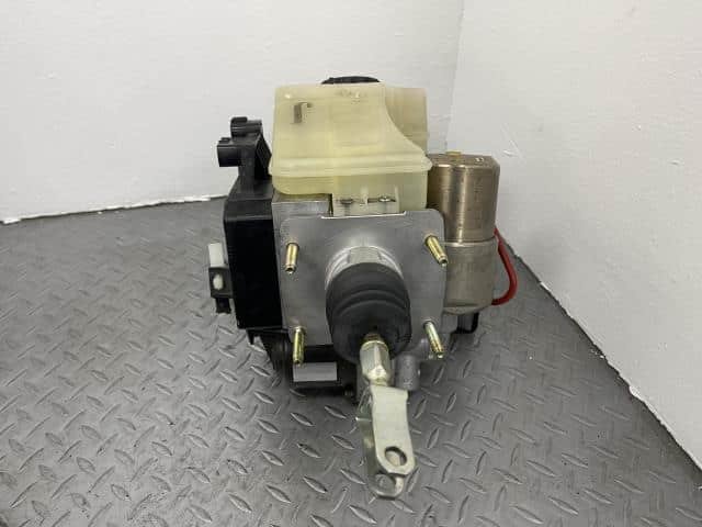Brake Master Cylinder TOYOTA Progres 2002 TA-JCG10 4705051040 - Image 4