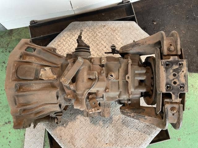 Manual Transmission TOYOTA Dyna 2005 LD-RZU300 3311037C70
